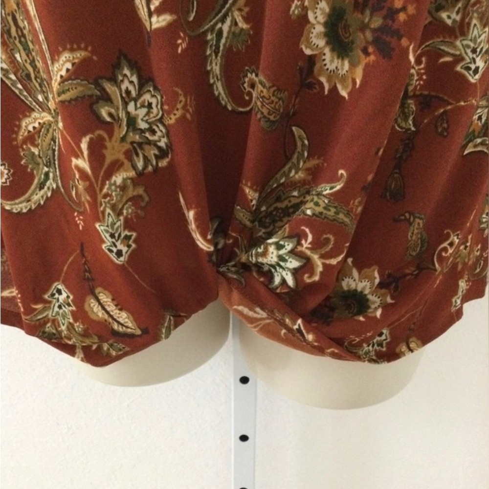 Floral Rust Top - Picture 5 of 6
